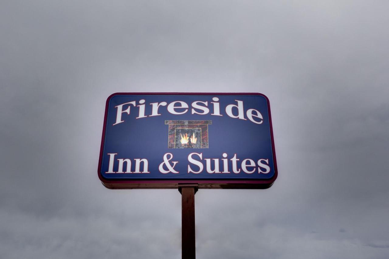 Fireside Inn And Suites Devils Lake Exterior photo